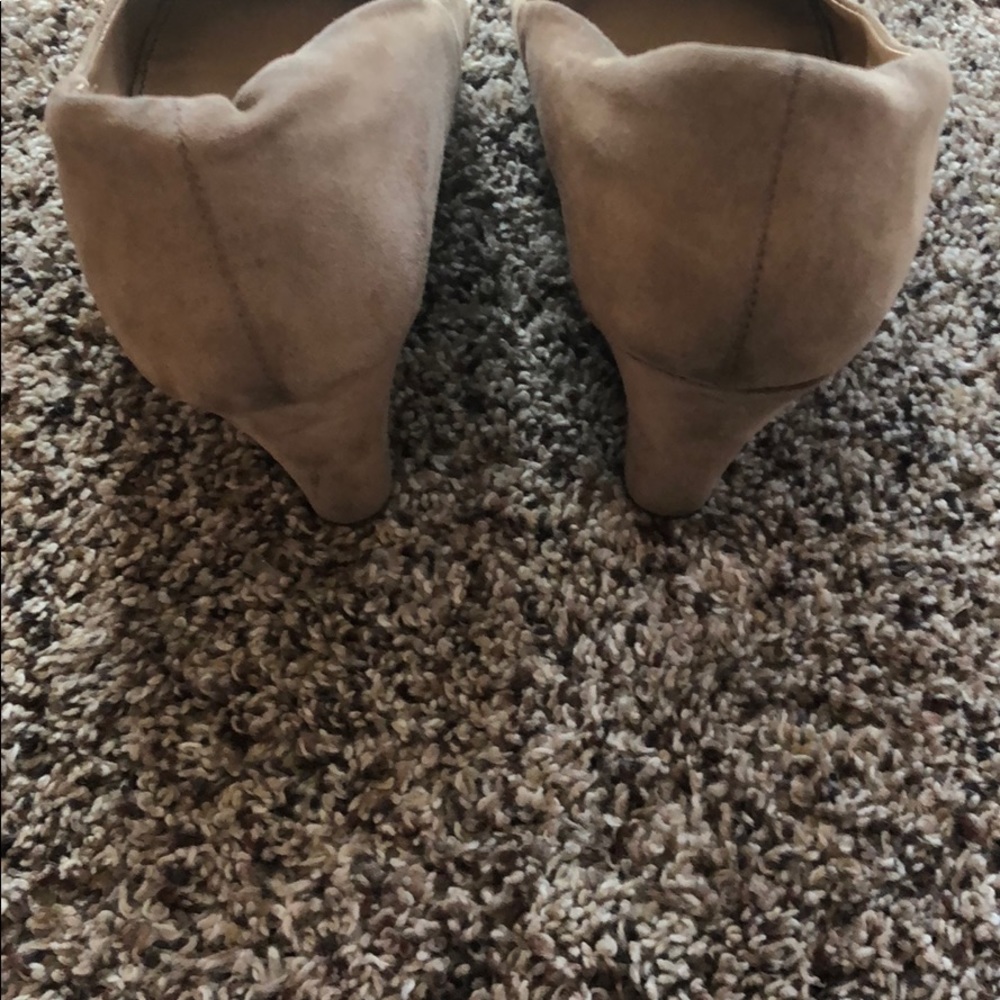 Heels - Picture 3 of 3